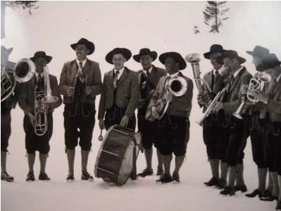 Neue Tracht Over